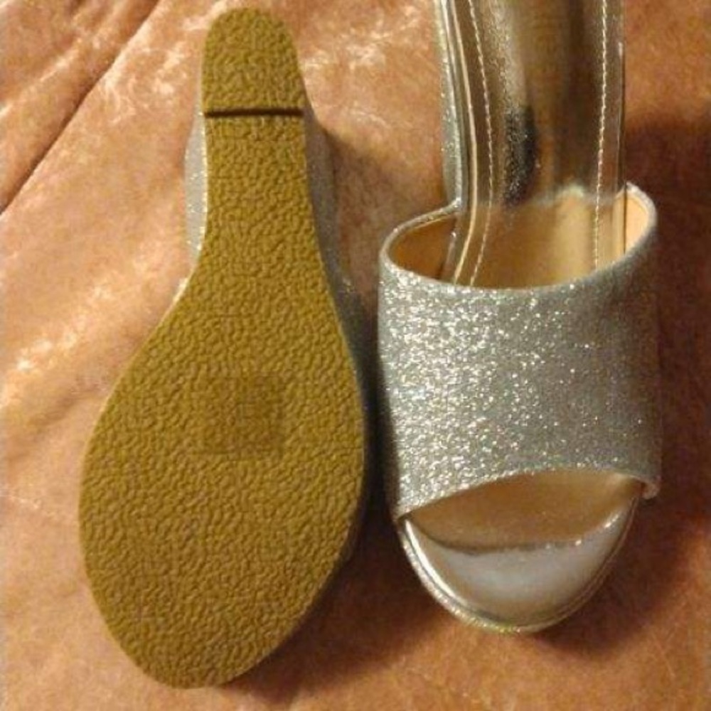 New Allegra slip on wedges. - Picture 4 of 5